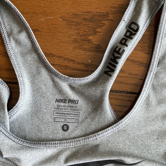 Nike pro tank top - Picture 2 of 5